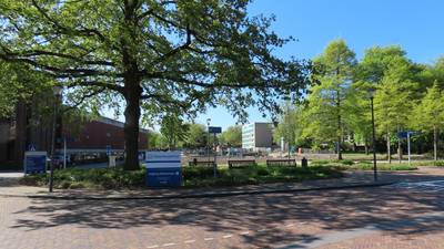 912779 Gezicht op het terrein waar de oudbouw van het Diakonessenhuis (Bosboomstraat 1) te Utrecht onlangs gesloopt is, ...